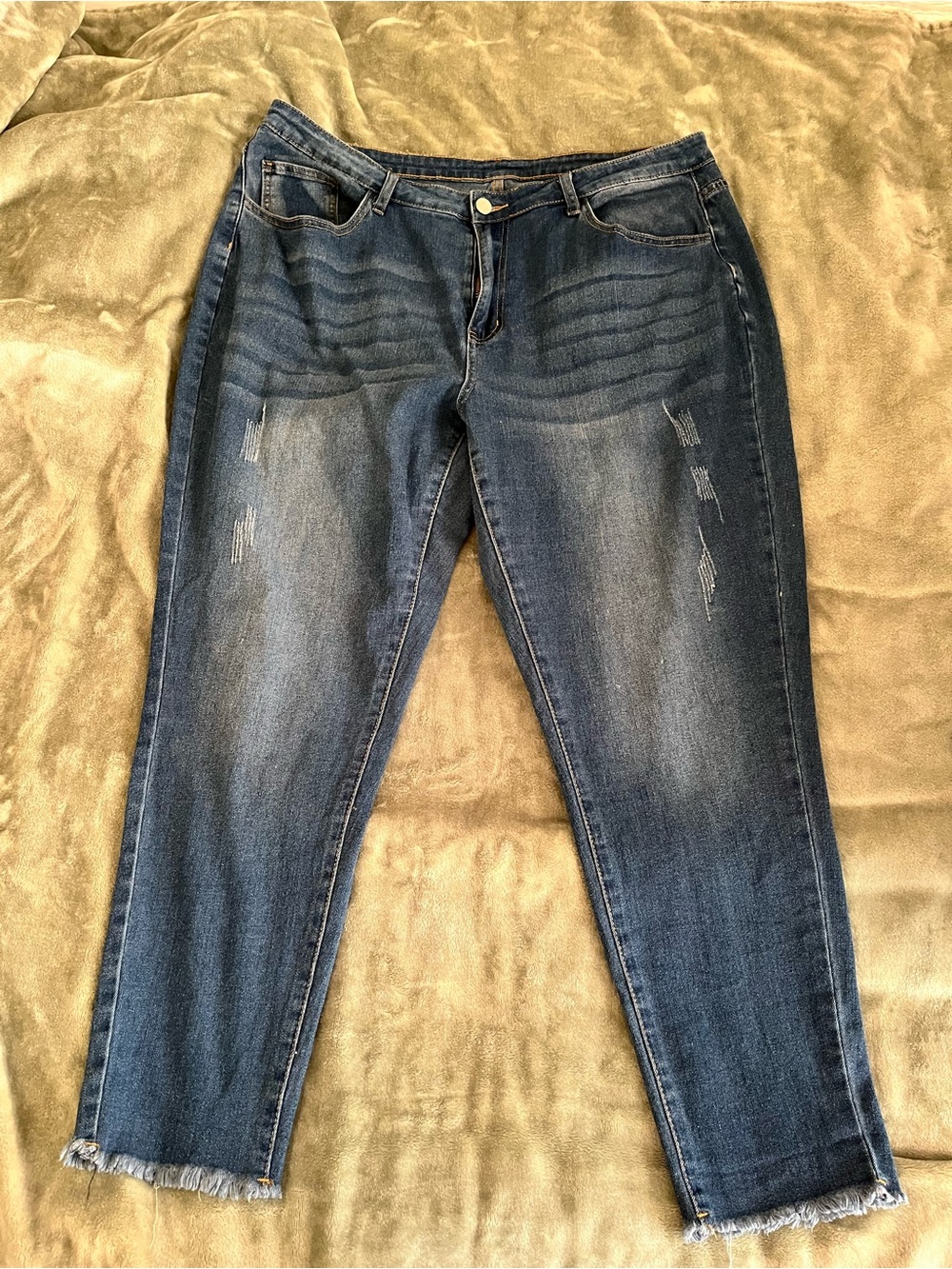 SHEIN Dark Blue Distressed Cropped Jeans